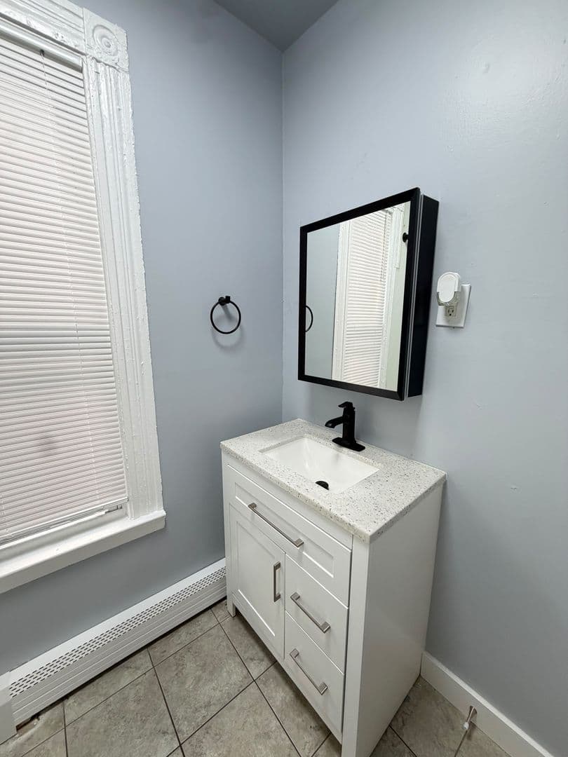 New Haven Apartment: 35 Farren Ave.