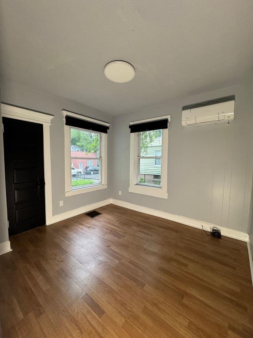 New Haven Apartment: 15 Downes