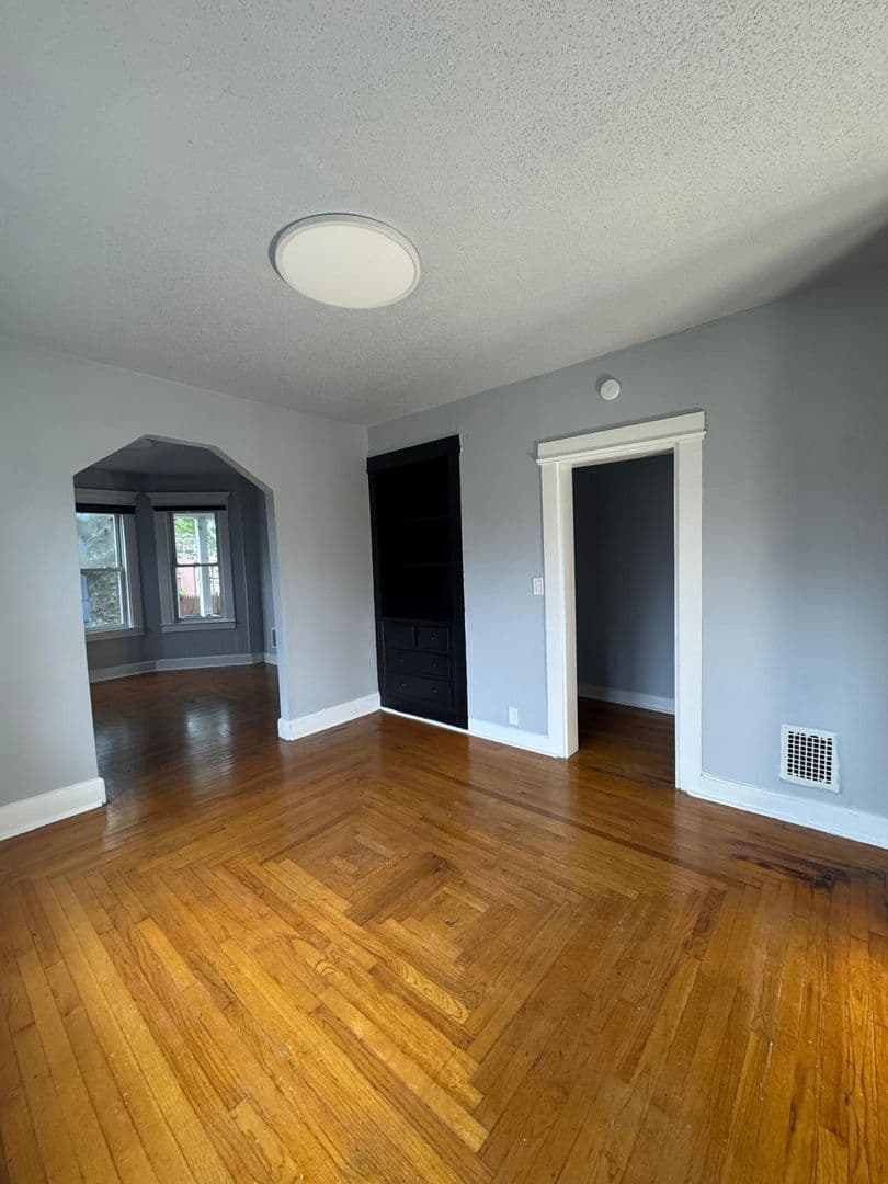 New Haven Apartment: 15 Downes