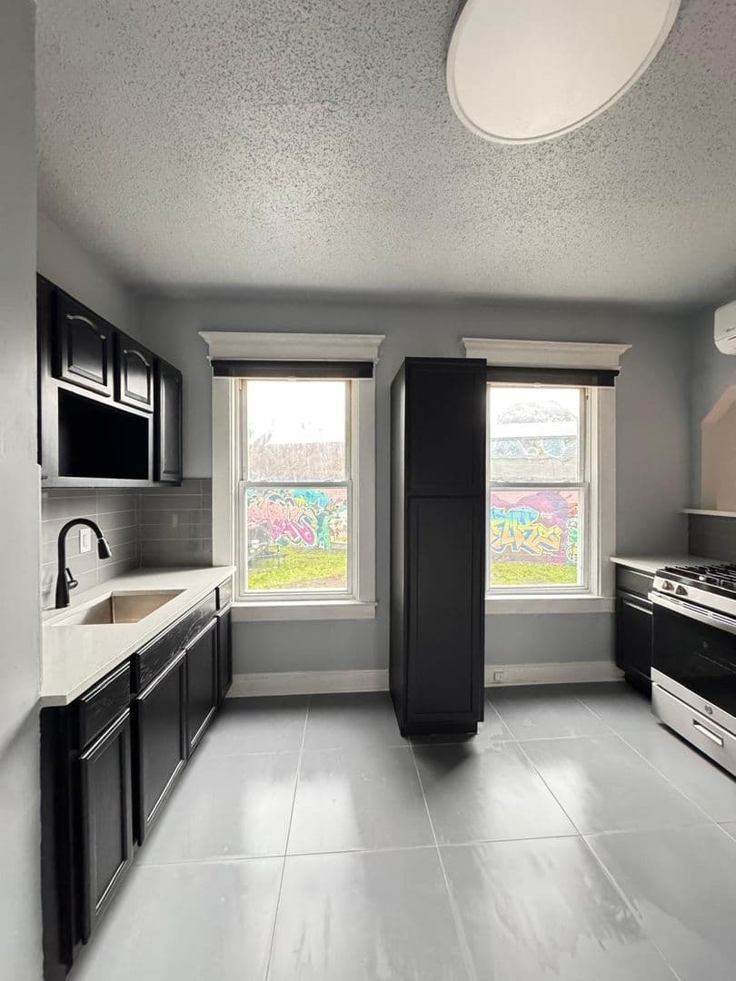 New Haven Apartment: 15 Downes