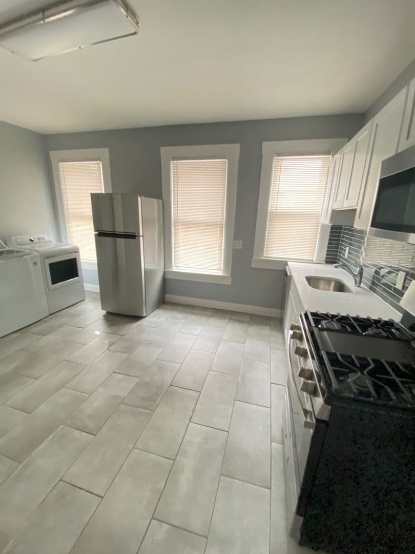 New Haven Apartment: 506 Ferry St