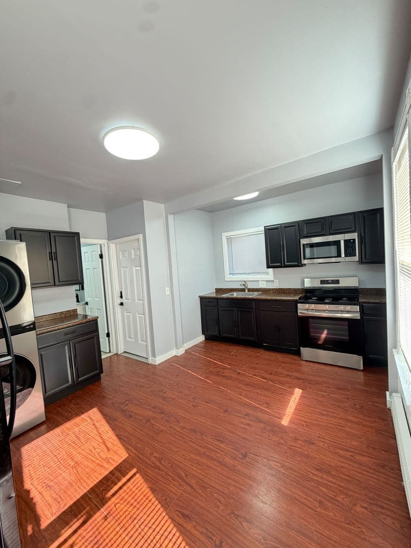 New Haven Apartment: 35 Farren Ave.