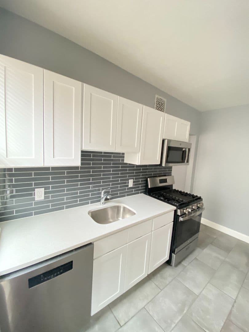 New Haven Apartment: 506 Ferry St
