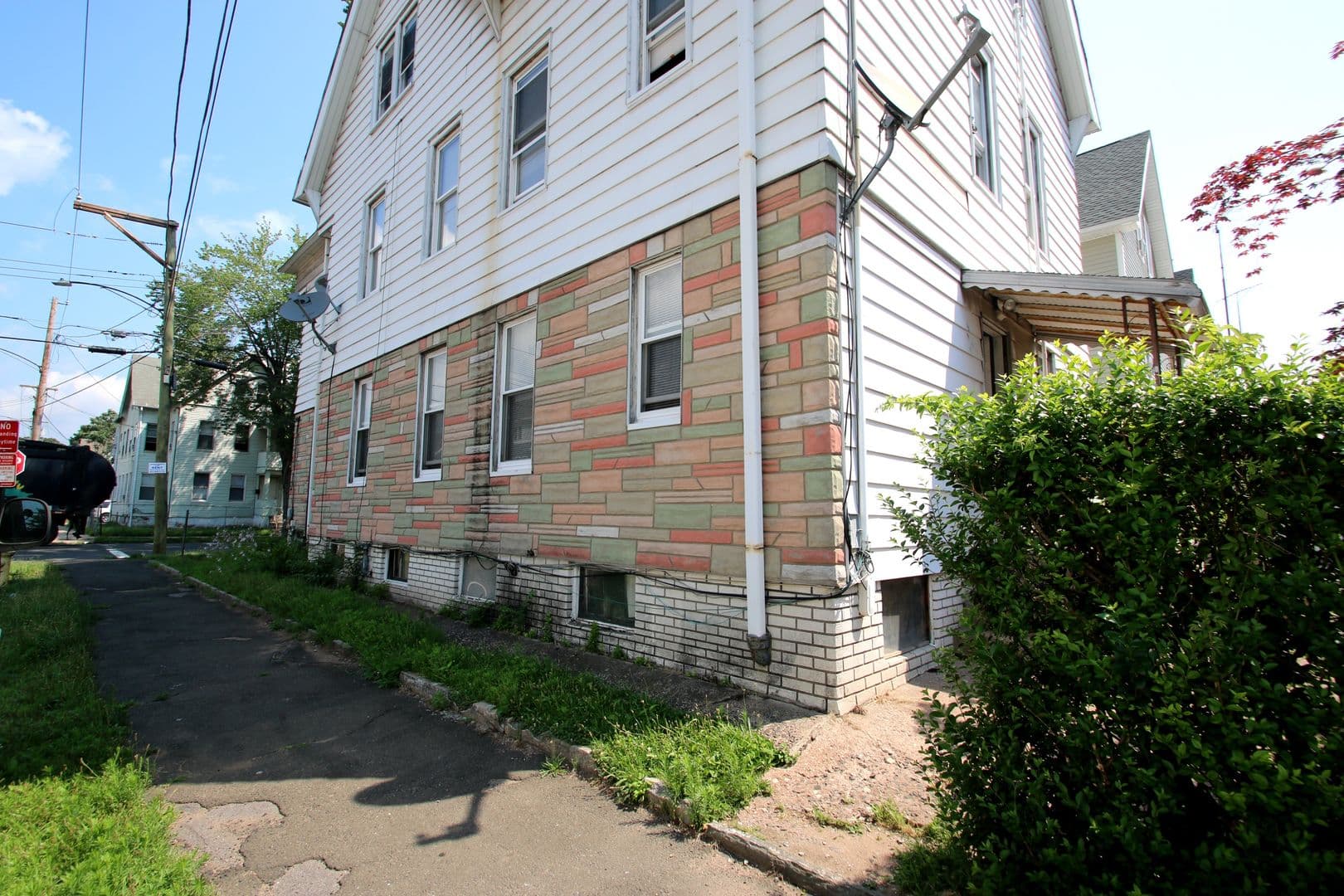 New Haven Apartment: 192 Chatham, 2nd Fl