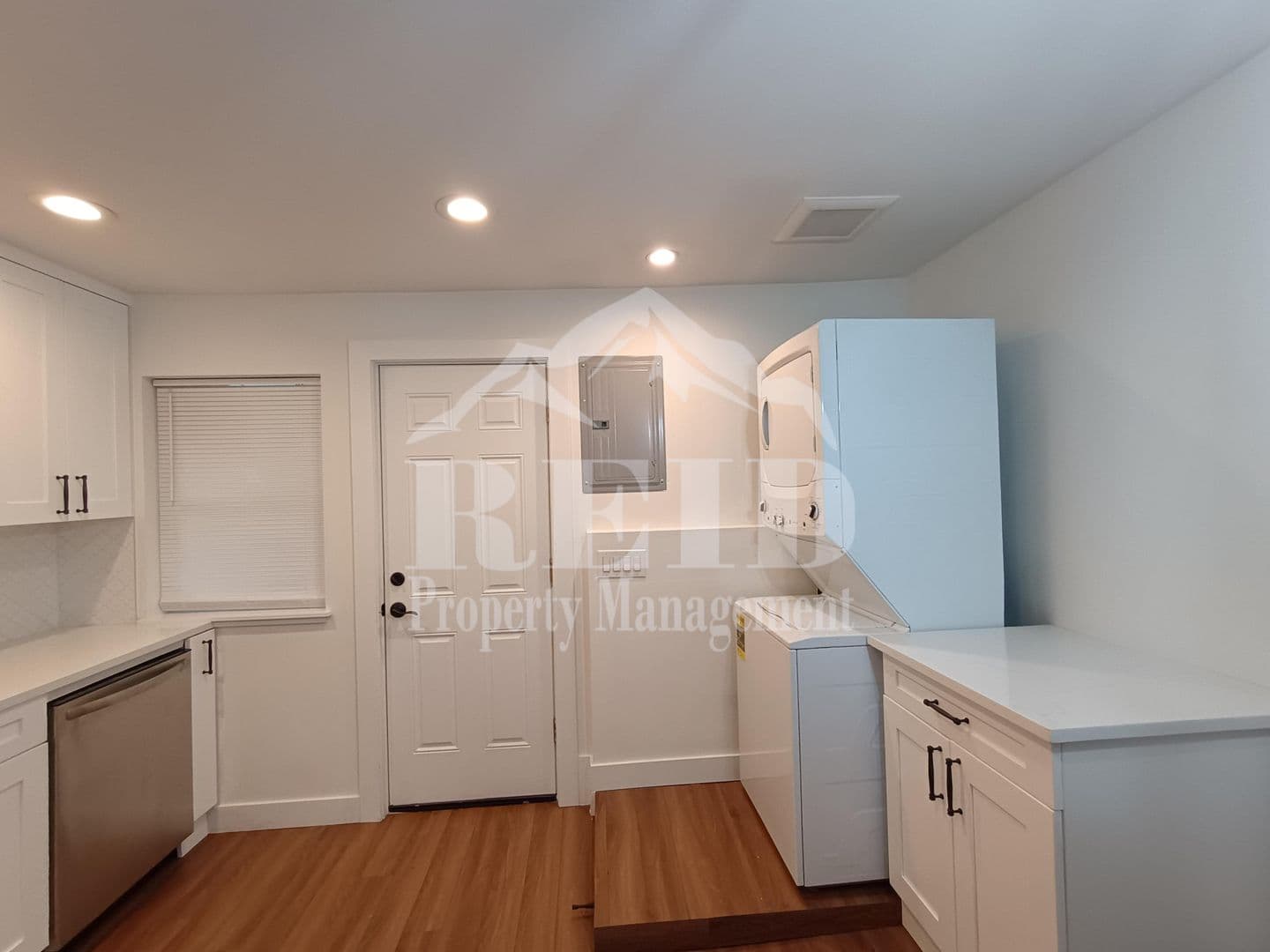 Bremerton Townhome: 130 Oak St