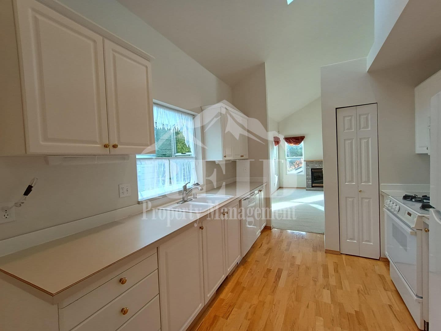 Silverdale House: 9758 Ebbtide Lane