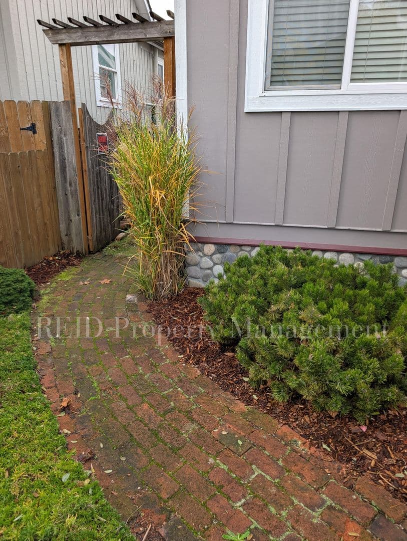 Bremerton House: 657 Pleasant Ave