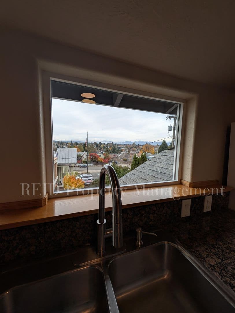 Bremerton House: 657 Pleasant Ave