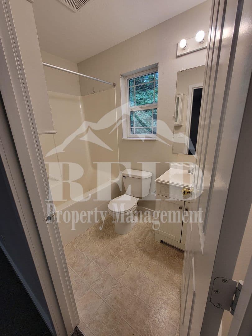 Silverdale House: 10309 Frontier Pl. NW