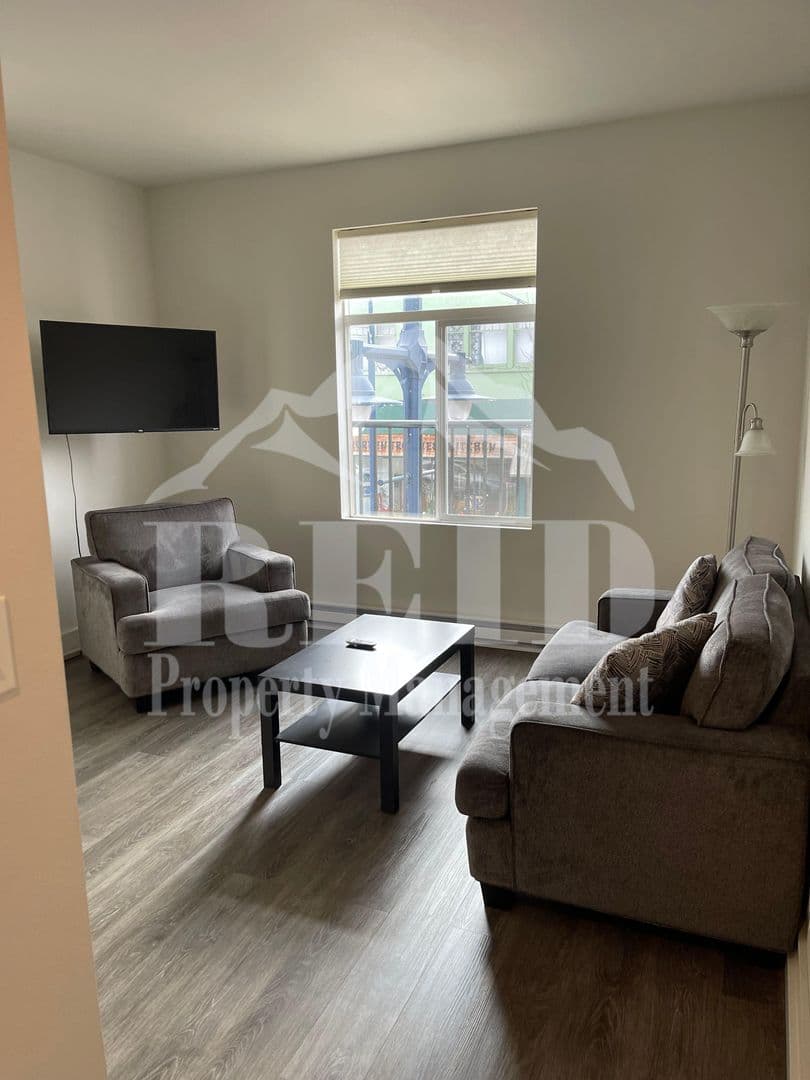 Bremerton House: 602 4th Street, Unit 2A