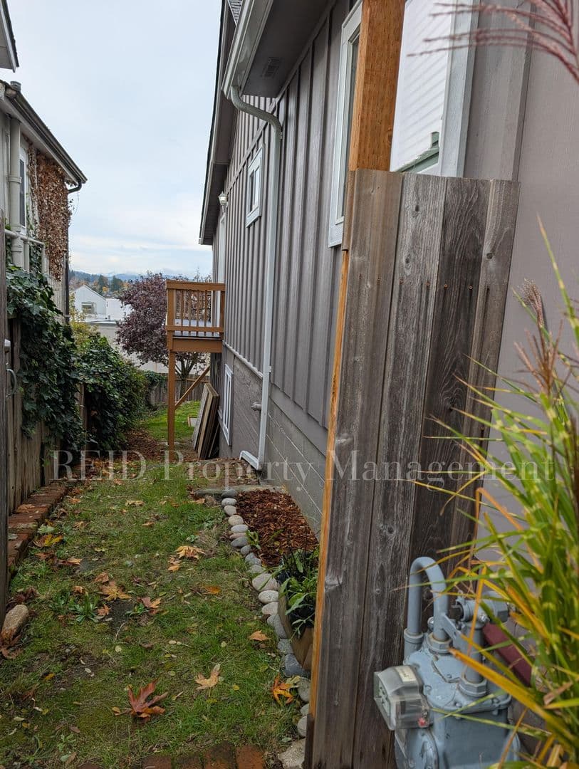 Bremerton House: 657 Pleasant Ave