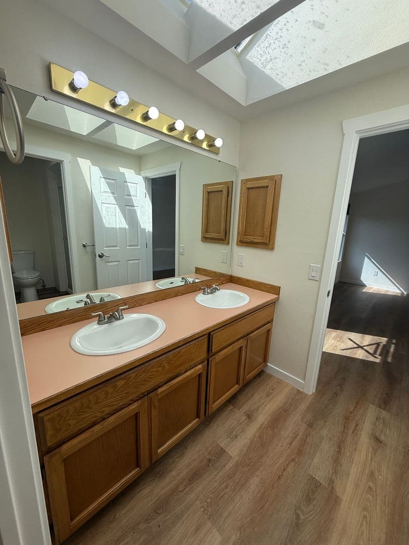Silverdale House: 10242 Ashley Circle NW