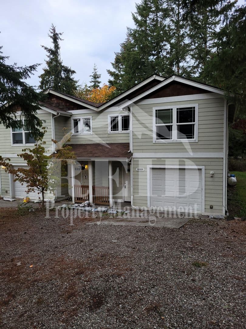 Silverdale House: 10309 Frontier Pl. NW
