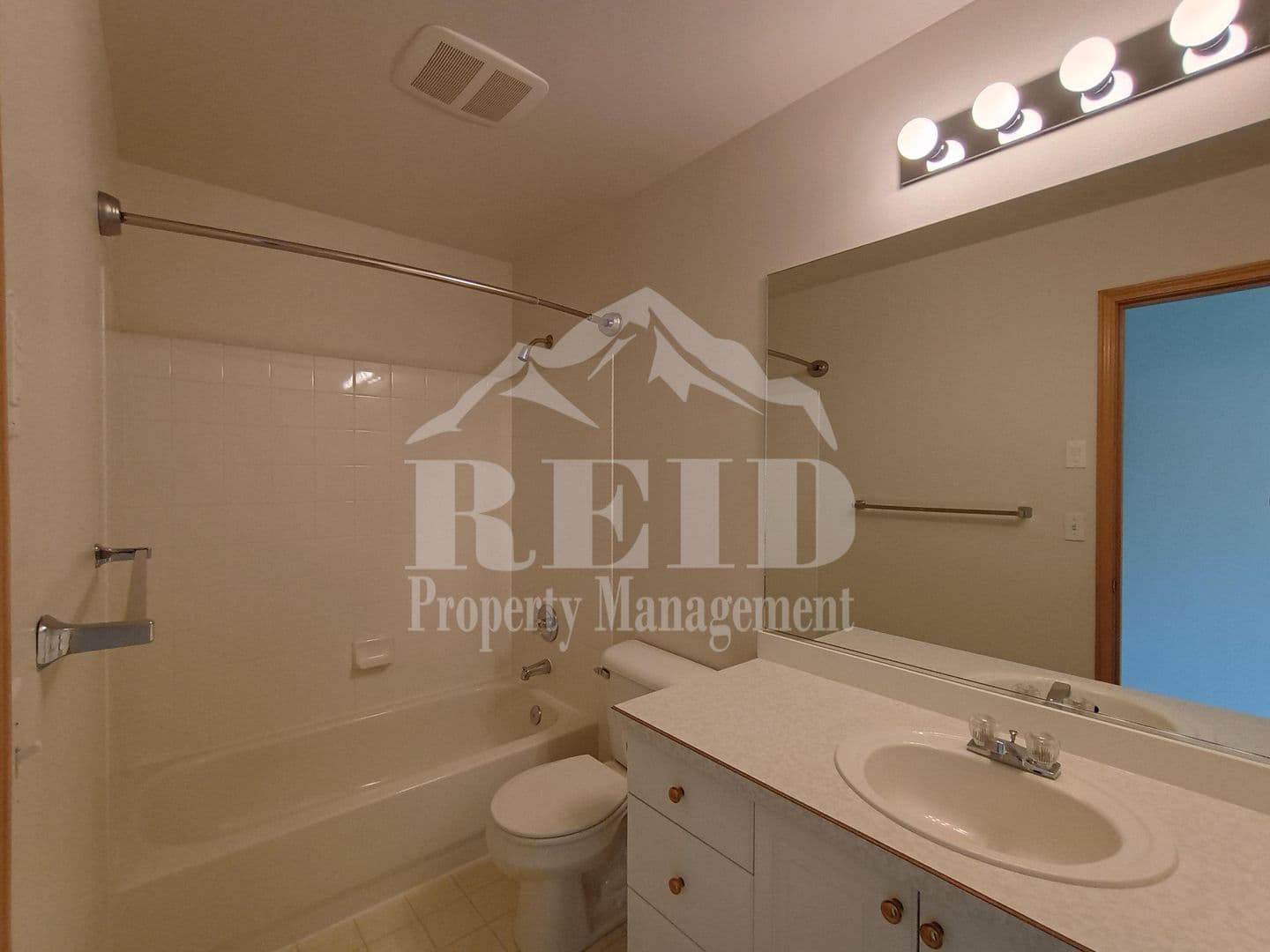Silverdale House: 9758 Ebbtide Lane