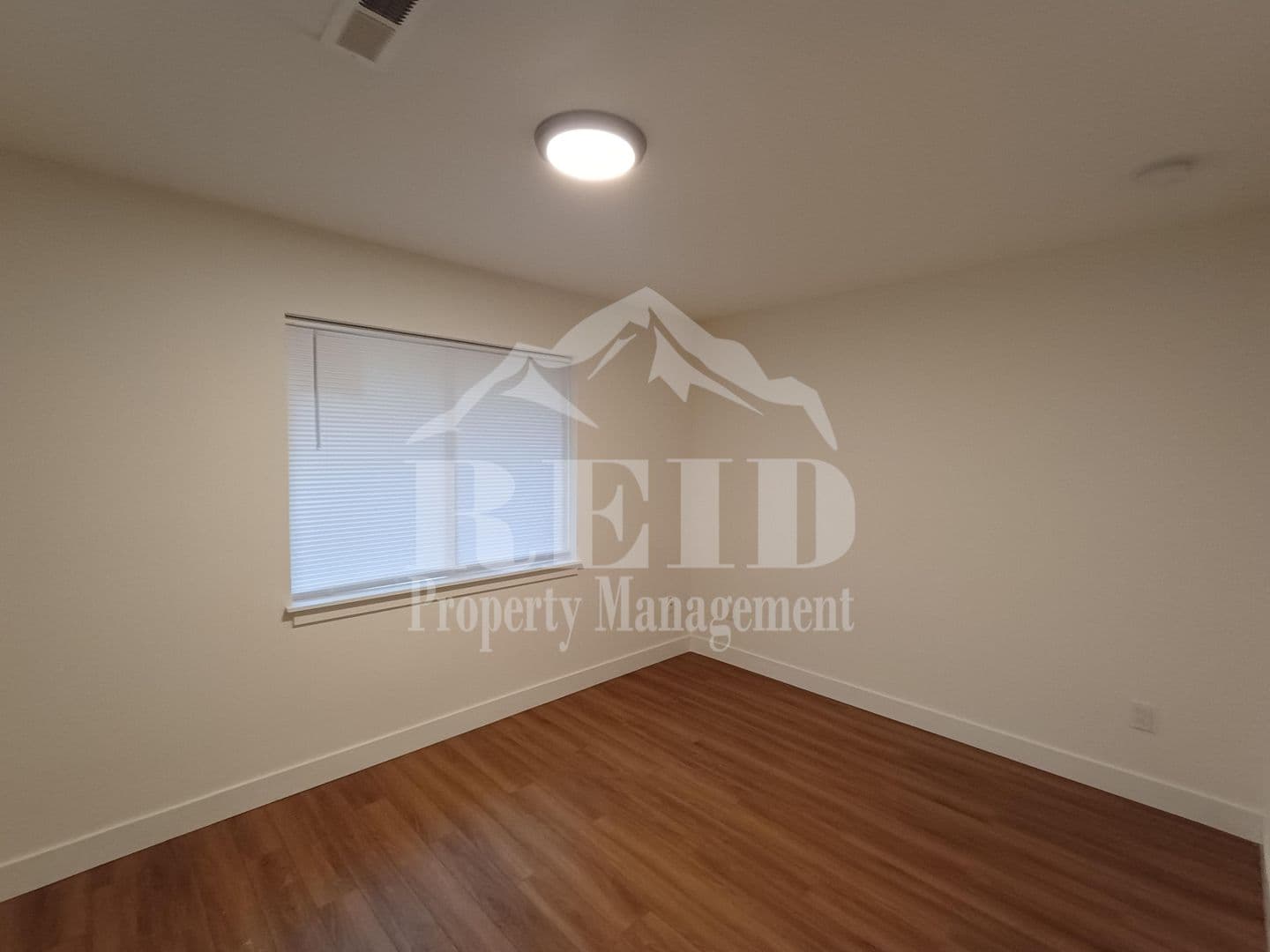 Bremerton Townhome: 130 Oak St