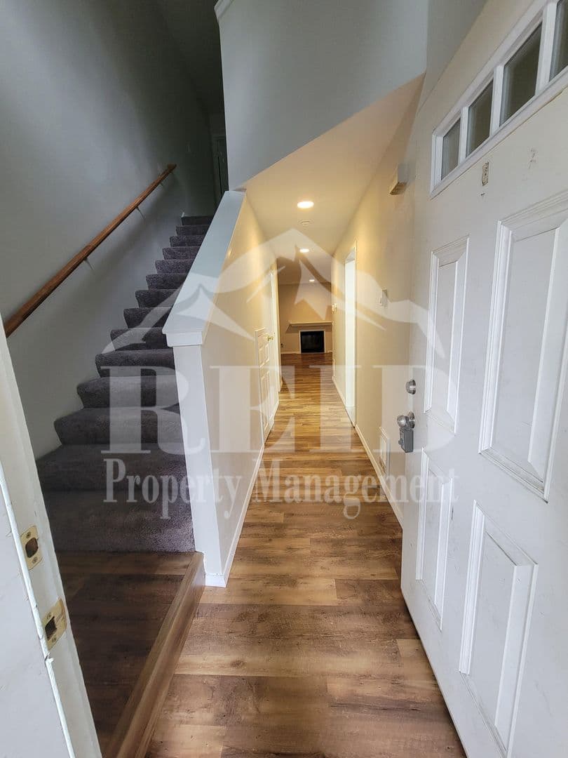 Silverdale House: 10309 Frontier Pl. NW
