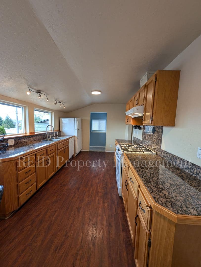Bremerton House: 657 Pleasant Ave