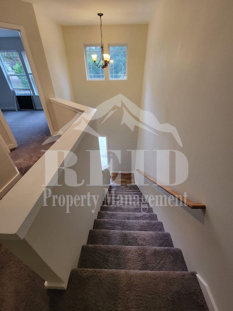 Silverdale House: 10309 Frontier Pl. NW