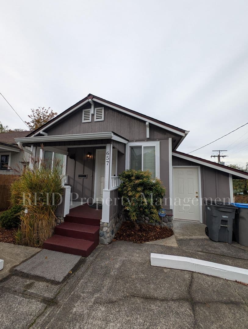Bremerton House: 657 Pleasant Ave