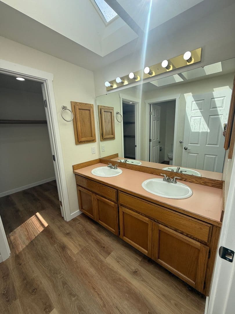 Silverdale House: 10242 Ashley Circle NW
