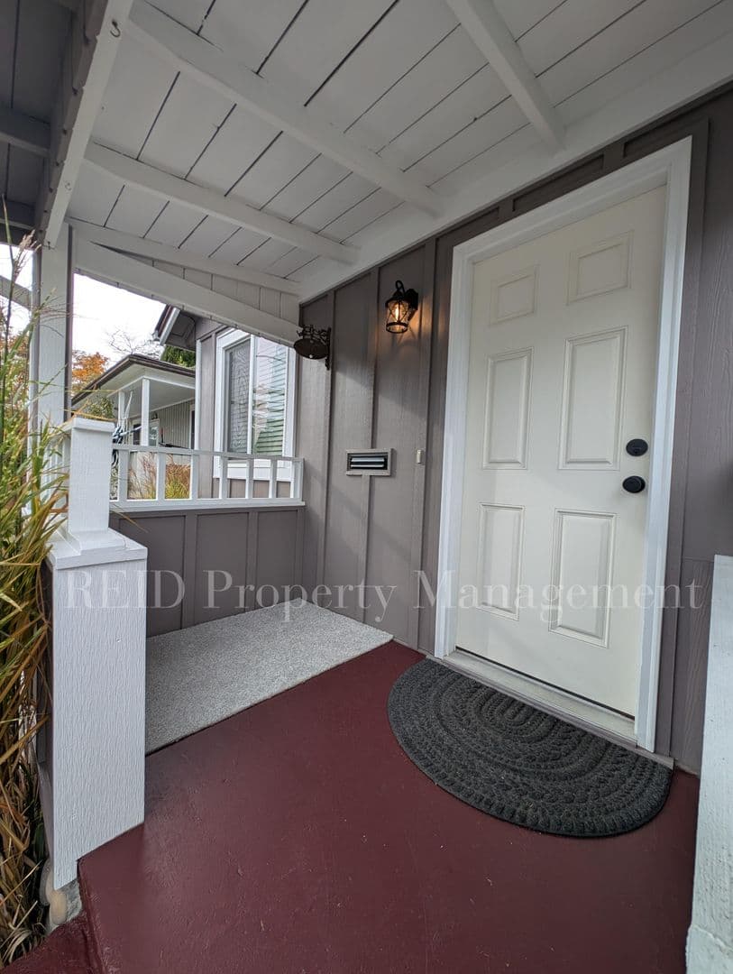 Bremerton House: 657 Pleasant Ave
