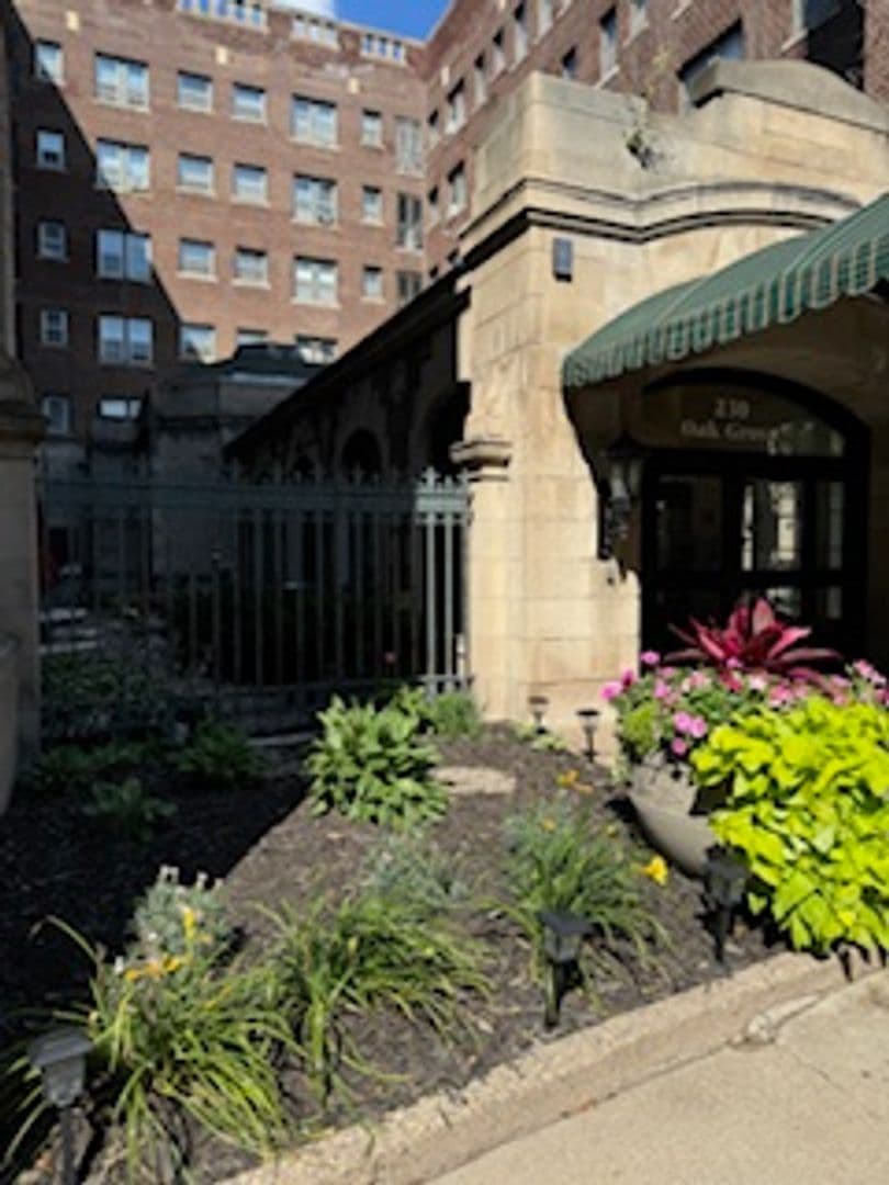 Minneapolis Apartment: 230 Oak Grove Street