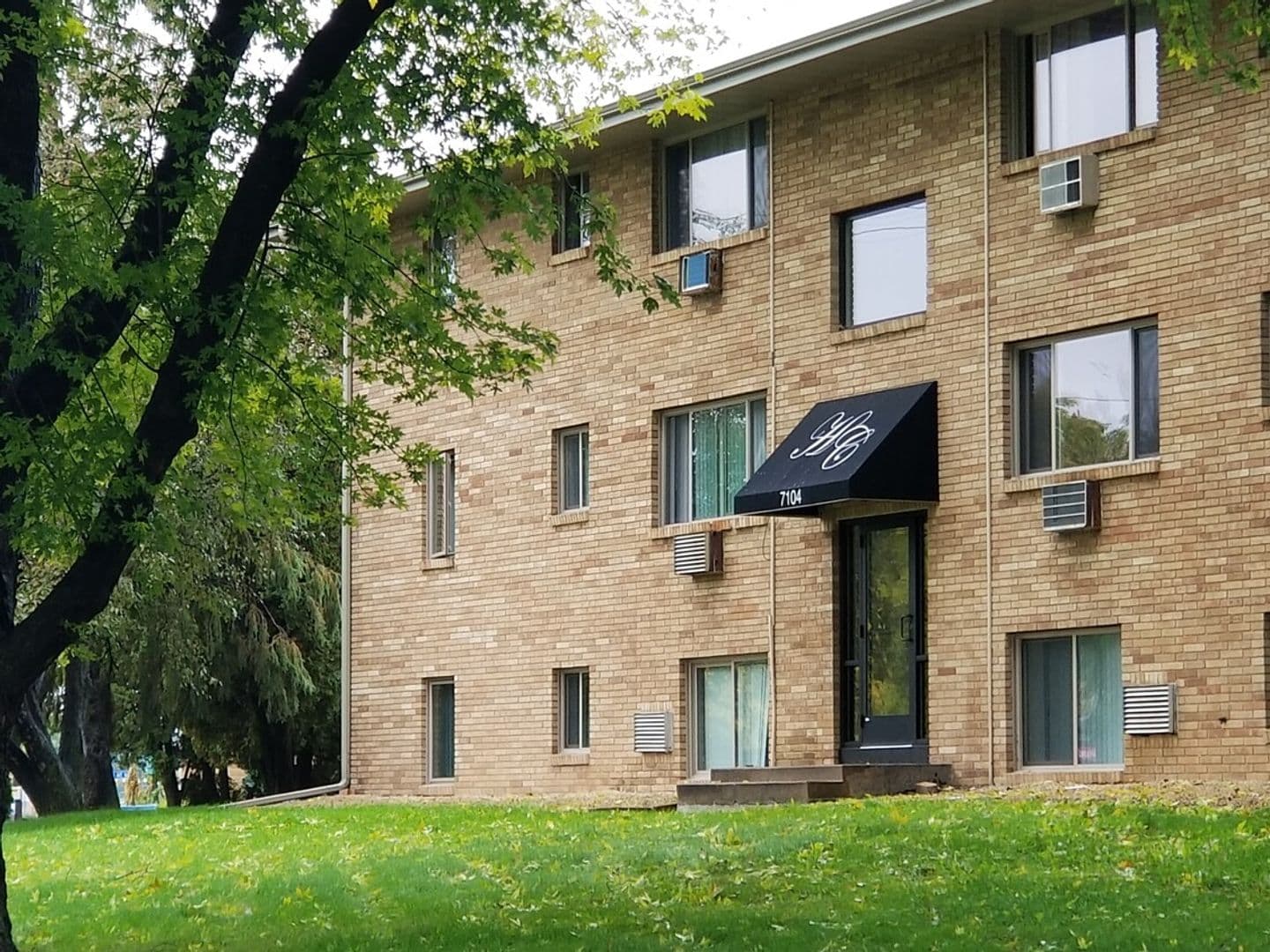 New Hope Apartment: 7104 36th Ave N