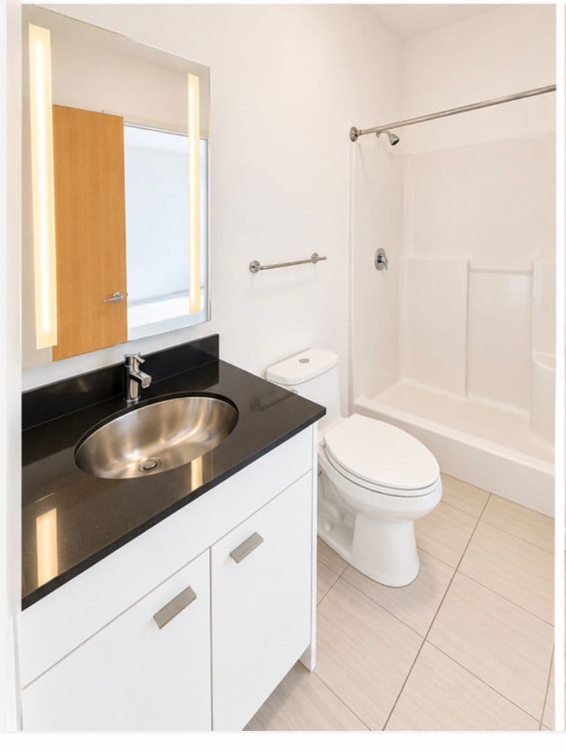 Minneapolis Apartment: 915 Washington Ave N