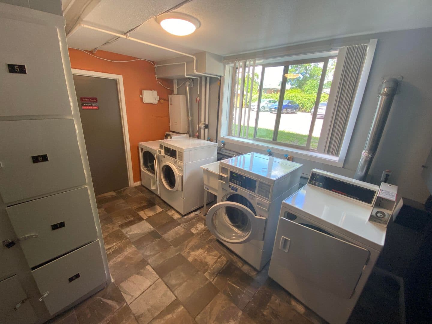 New Hope Apartment: 7104 36th Ave N