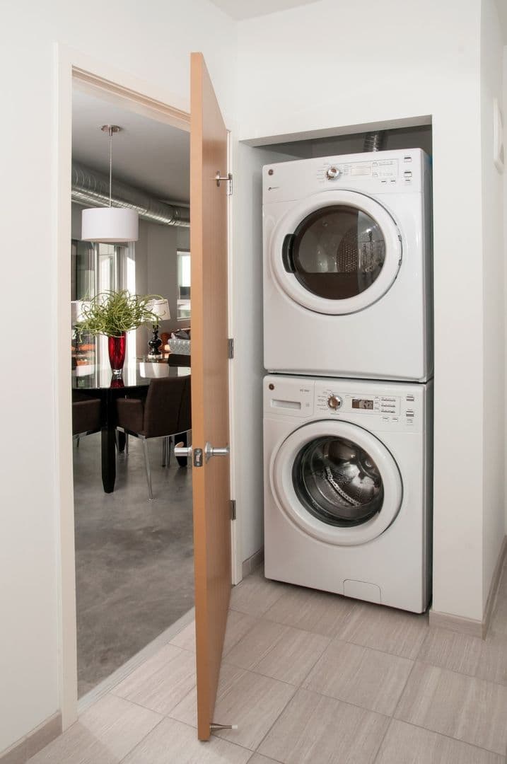 Minneapolis Apartment: 915 Washington Ave N