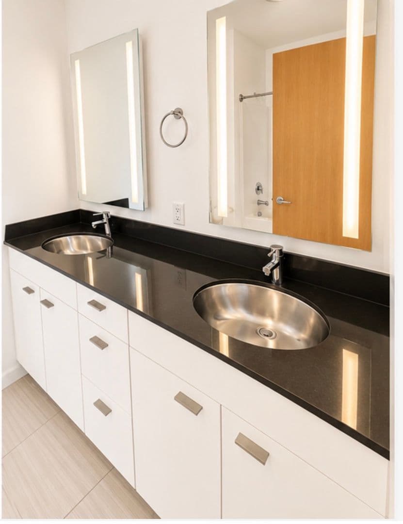 Minneapolis Apartment: 915 Washington Ave N