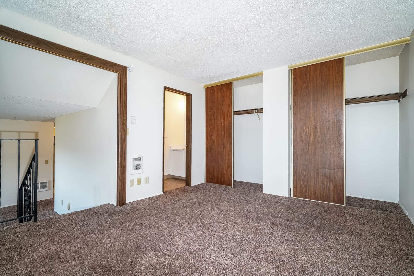 University Place Apartment: 2602-2618 Cascade Pl W
