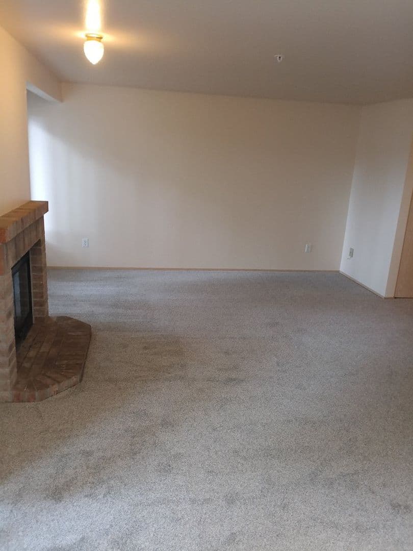 Lakewood Apartment: Westwind Apartments 5905-5911 93rd St. SW
