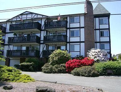 University Place Apartment: 2602-2618 Cascade Pl W