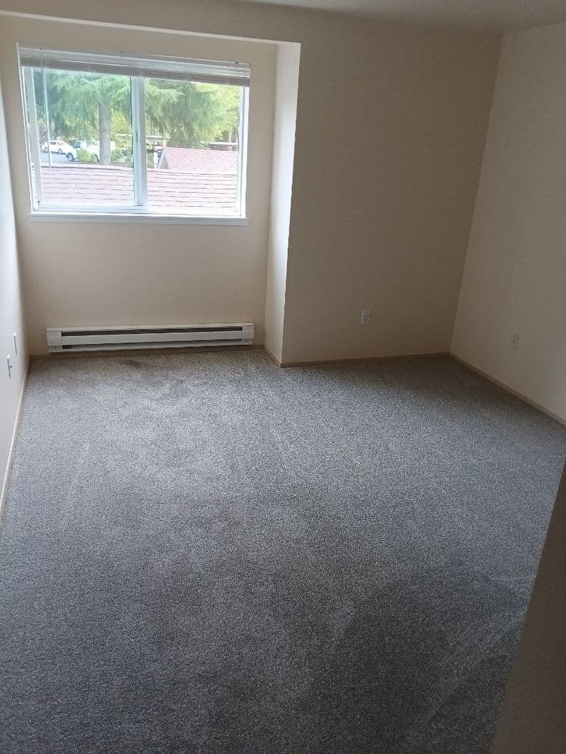 Lakewood Apartment: Westwind Apartments 5905-5911 93rd St. SW
