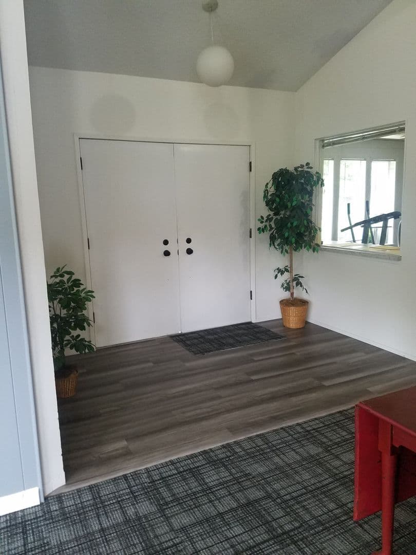 University Place Apartment: 2602-2618 Cascade Pl W