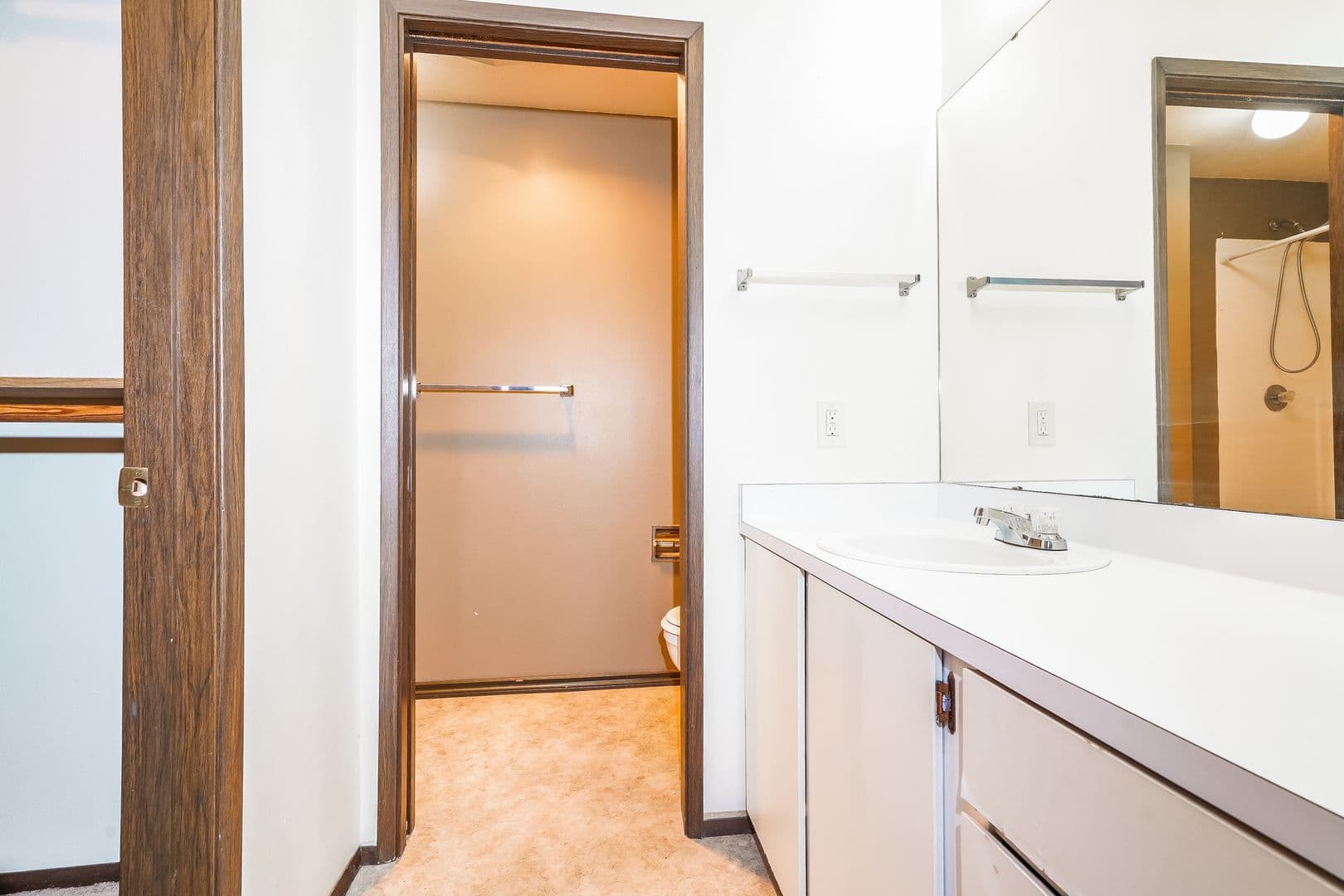 University Place Apartment: 2602-2618 Cascade Pl W