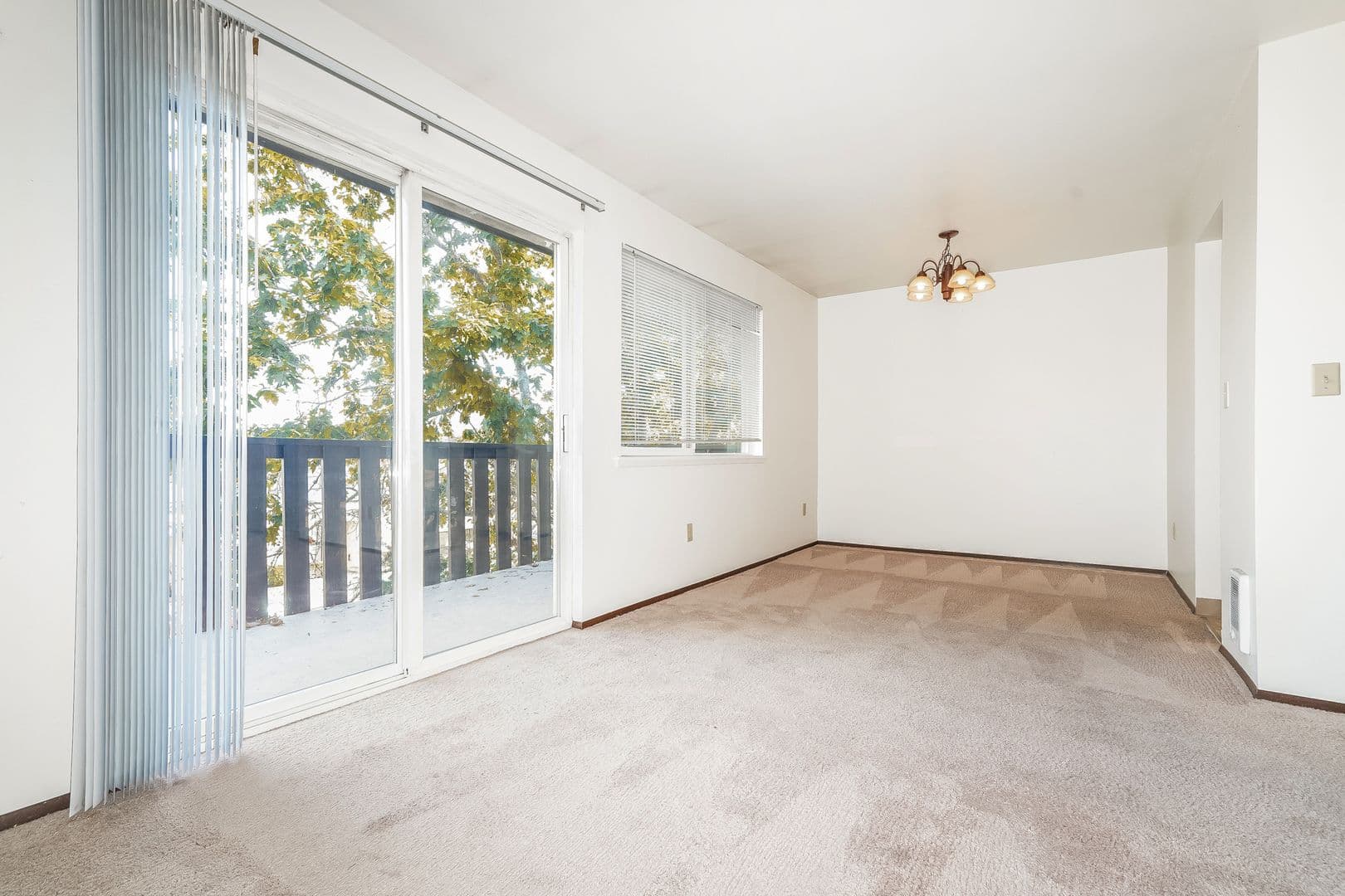 University Place Apartment: 2602-2618 Cascade Pl W