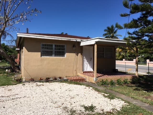 Miami Apartment: 8100 NW 1st Place