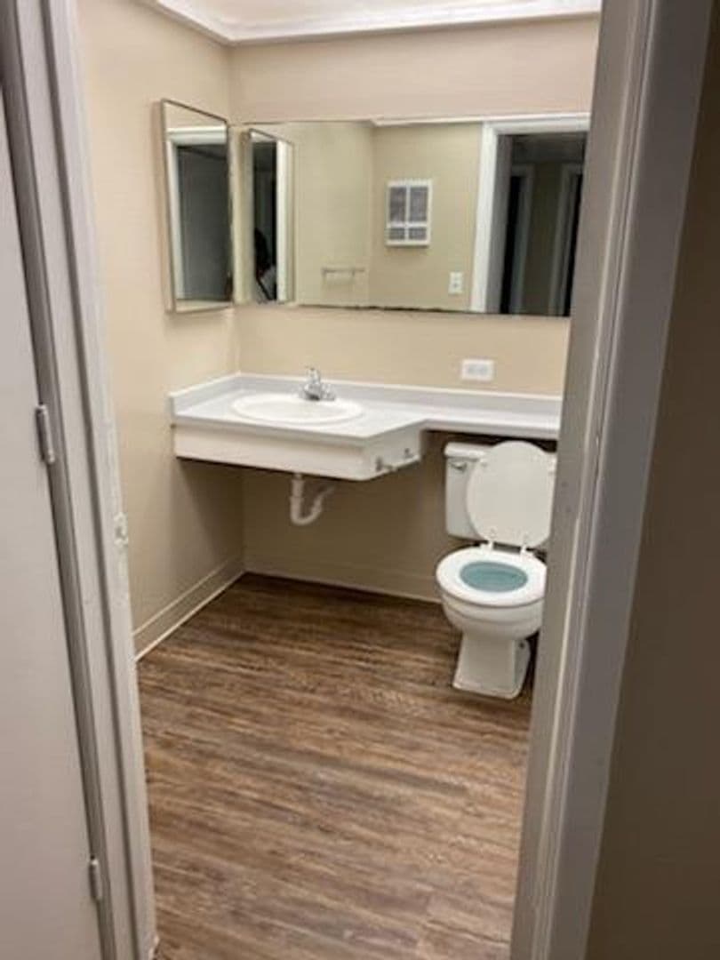 Midland Apartment: 2800 W. Illinois