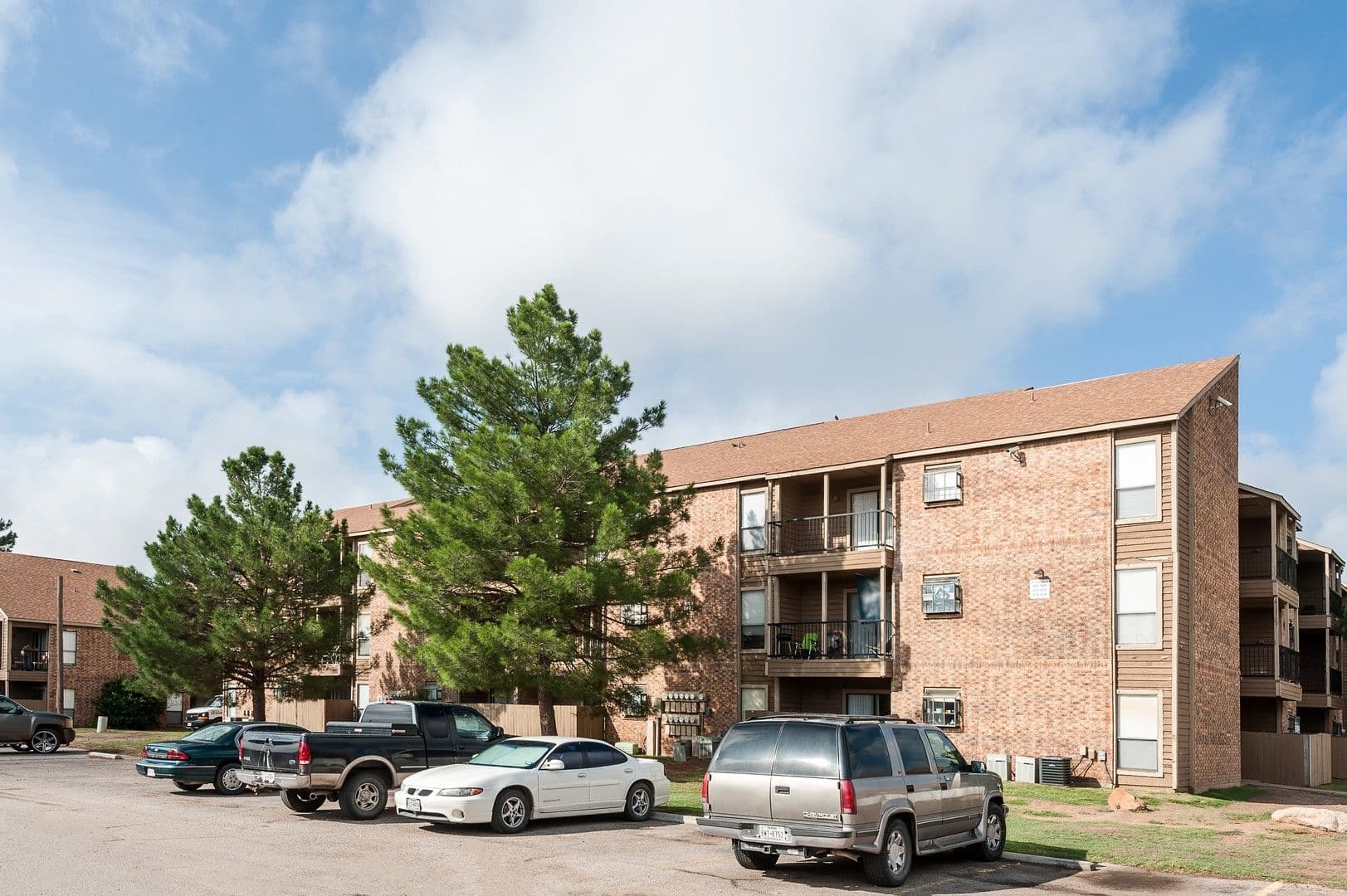 Midland Apartment: 1212 E. Wadley Ave