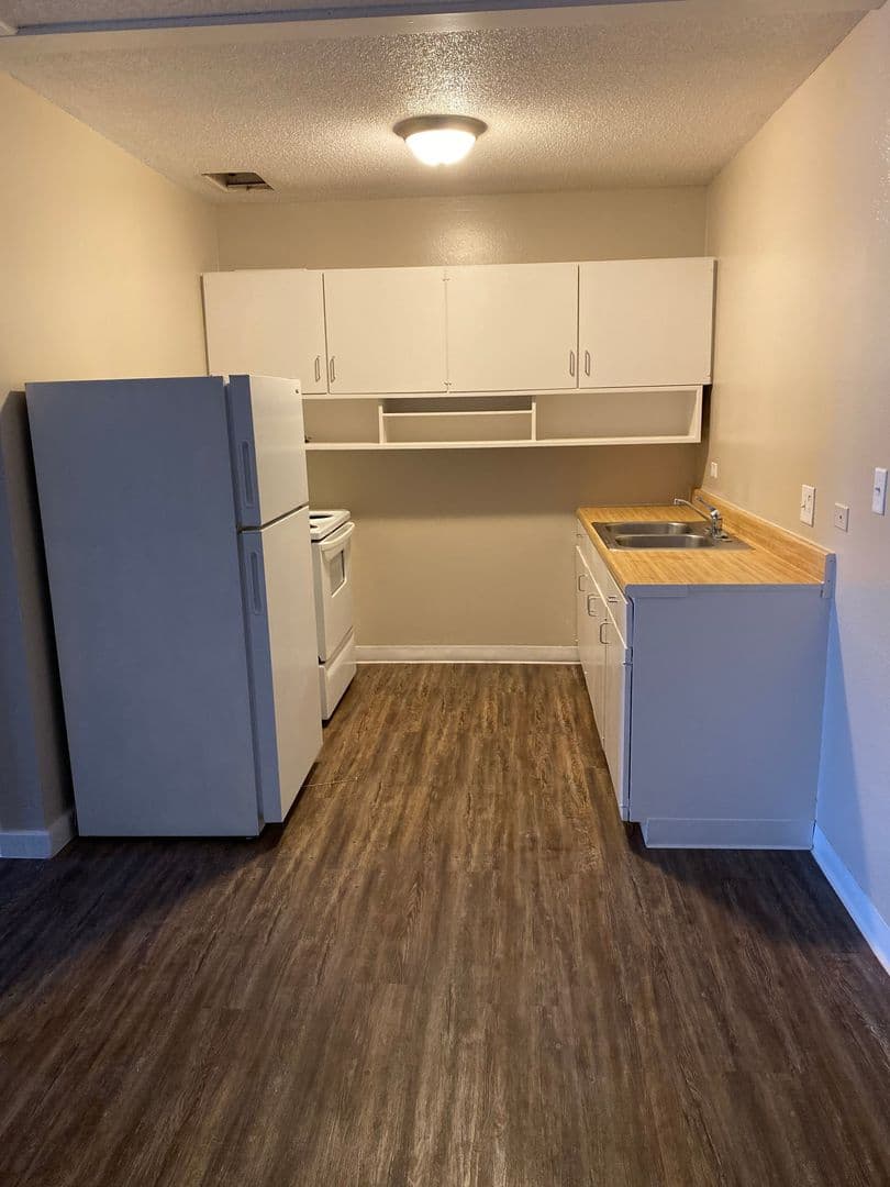 Midland Apartment: 2800 W. Illinois