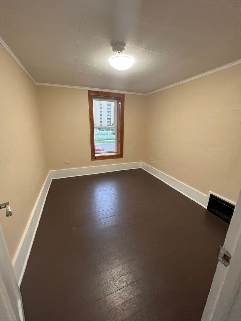 La Crosse House: 413 8th St S