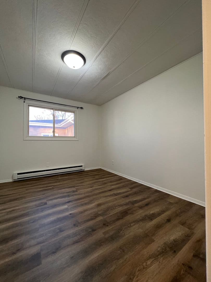 La Crosse Apartment: 2810/2812 Onalaska Ave