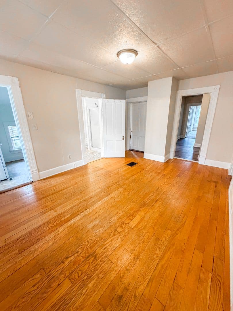 La Crosse Apartment: 1512 Market St