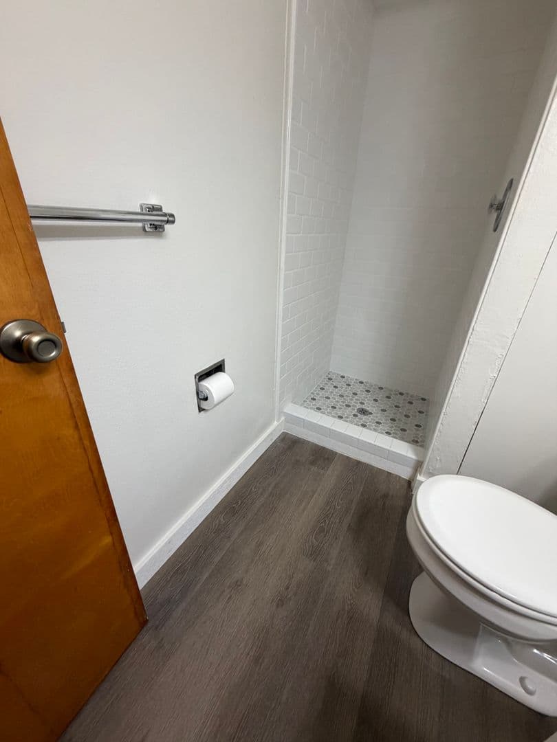 La Crosse Apartment: 1114 5th Ave S