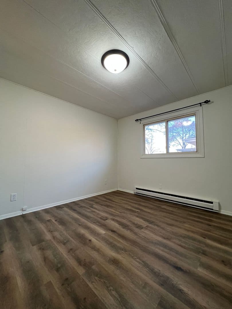 La Crosse Apartment: 2810/2812 Onalaska Ave