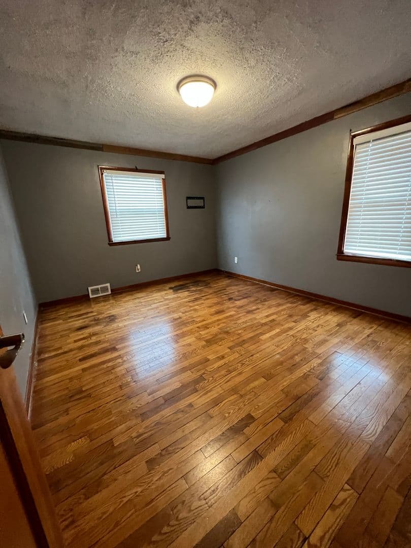 La Crosse House: 3022 Losey Blvd S