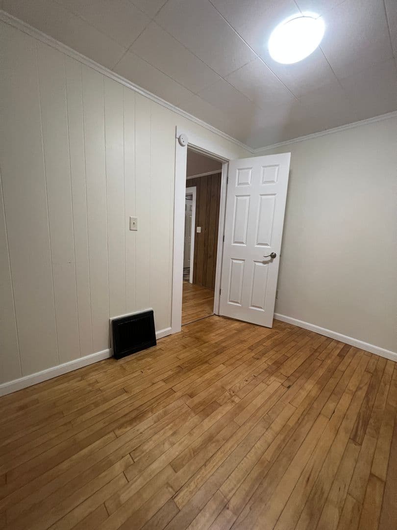 La Crosse House: 413 8th St S