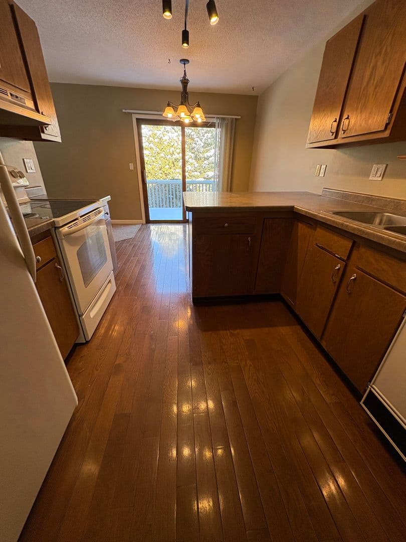 Tomah Apartment: 1156-1158 Grandview Ave